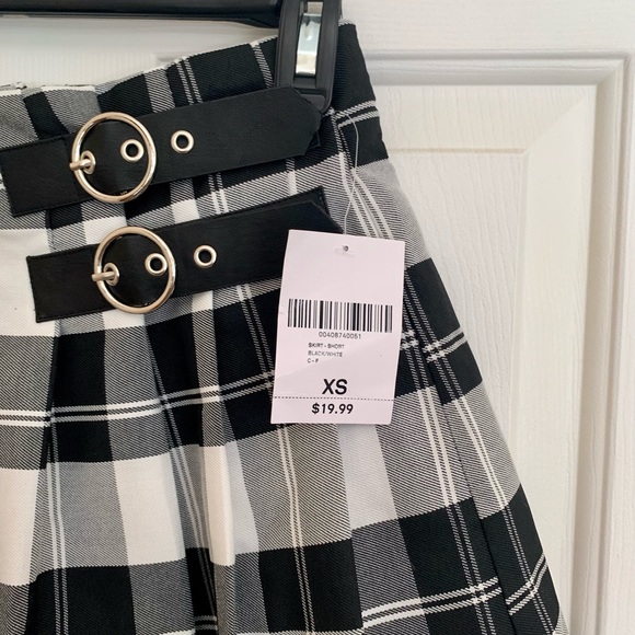 Forever 21 Black and White Plaid Kilt Mini XS - Picture 3 of 5